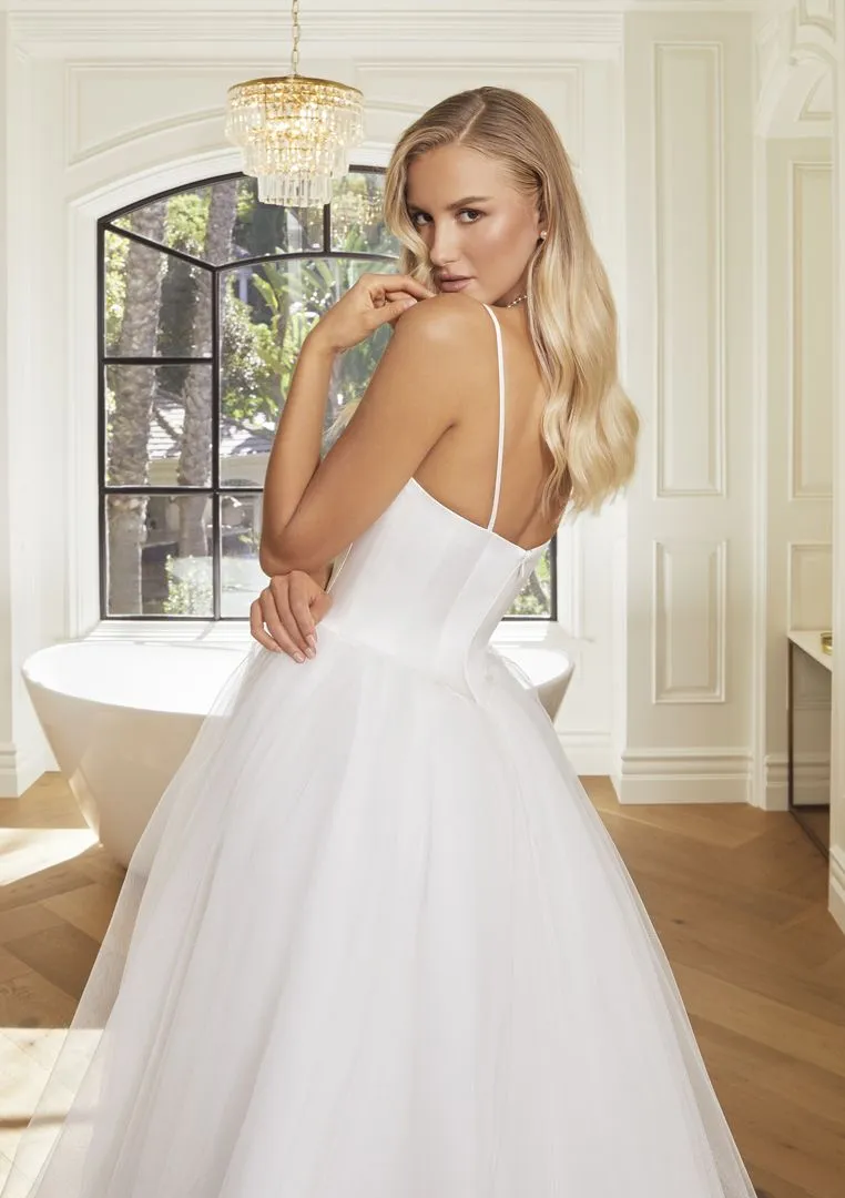 Casablanca Bridal 2567 Hepburn Wedding Dress size 12 White/White